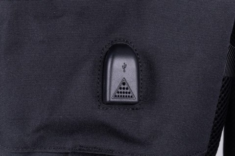 Plecak DONAU TRAVEL Warsaw, 15,6", 23l, USB + kabel, czarny