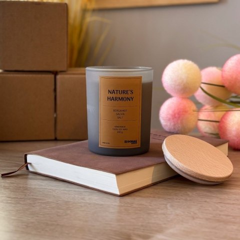 Świeca sojowa DONAU HOME, w szarym szkle, drewniana pokrywa i knot, Nature's Harmony, 200g
