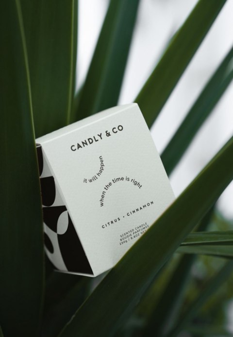 Świeca sojowa w szkle CANDLY&CO, It Will Happen When The., zapach No.3, 250g