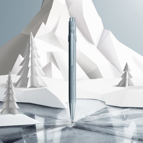 Długopis CARAN D'ACHE 849 XMAS25 Alpine Frost, w pudełku, niebieski